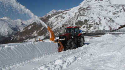 Schneeräumung mit Traktor